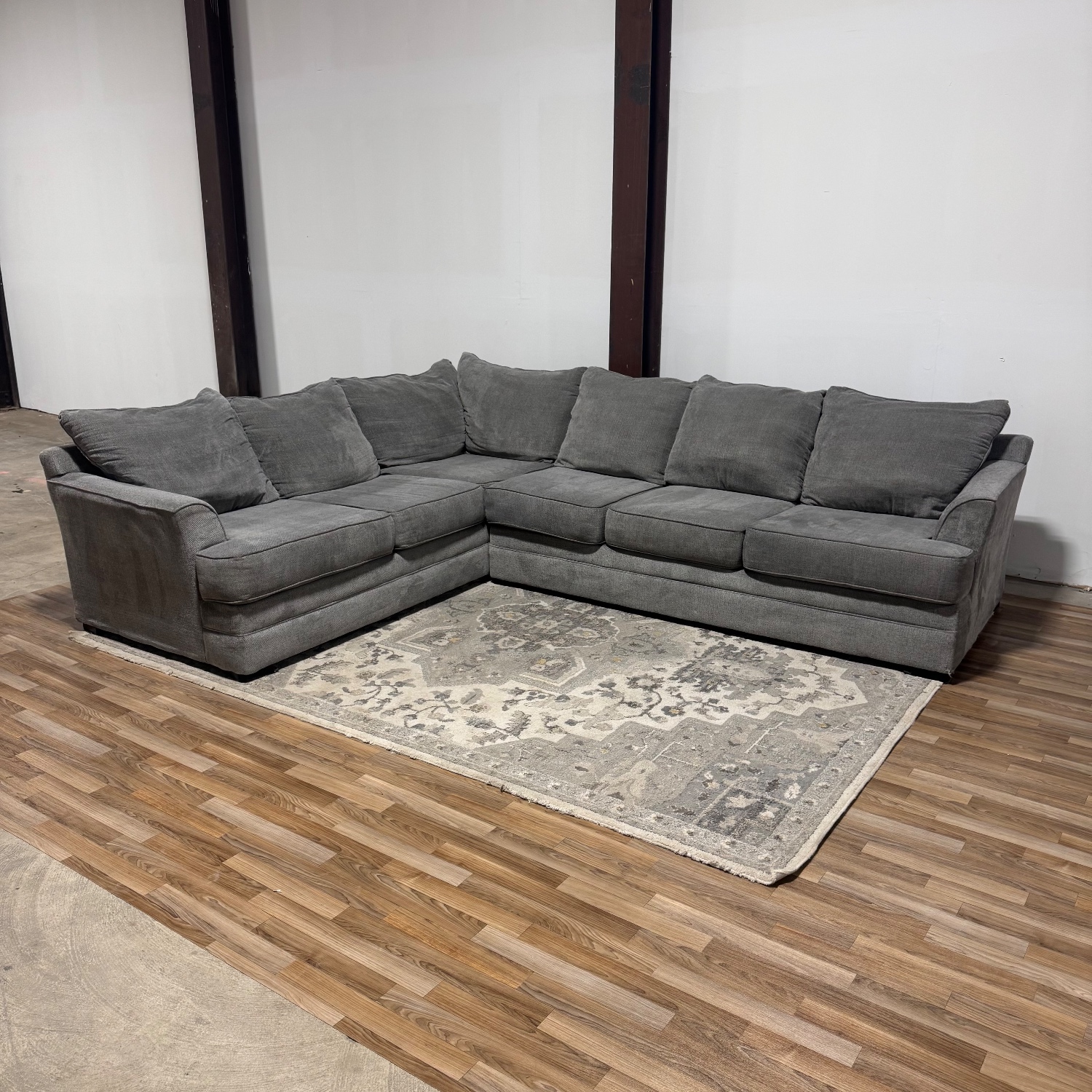 🛋️ Broyhill Sectional Sofa 🚛 Delivery Available image | Ivy Store