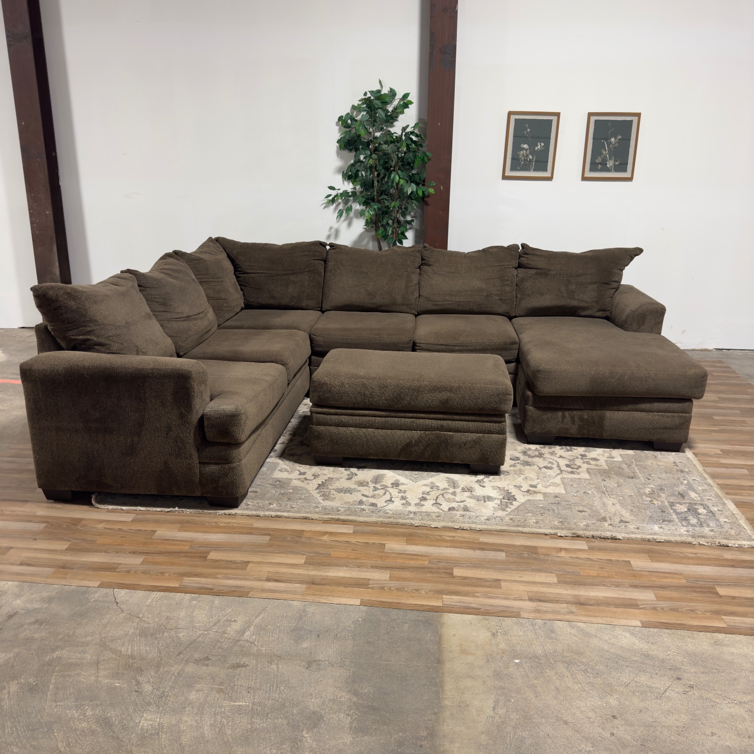 Sectional Sofa with Outtoman 🚛 Delivery Available image | Ivy Store