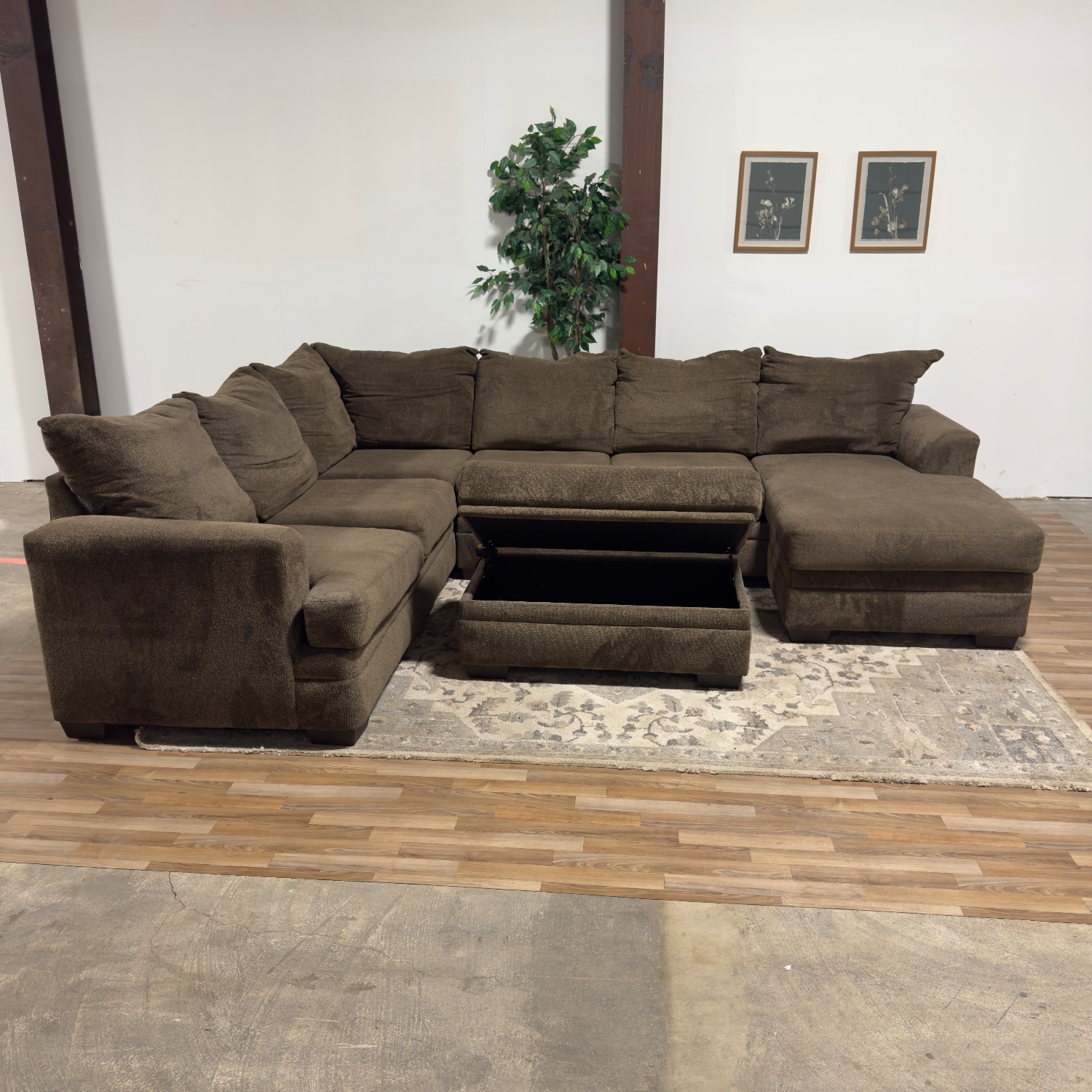 Sectional Sofa with Outtoman 🚛 Delivery Available image | Ivy Store