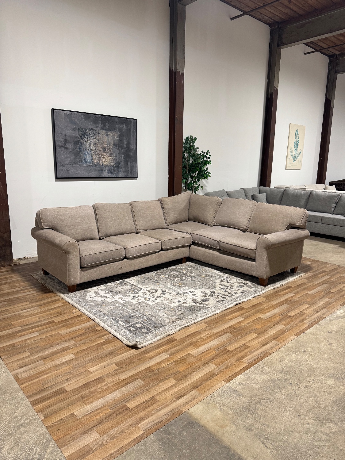 Haverty Sectional Sofa 🚛 Delivery Available Image #1 | Ivy Store