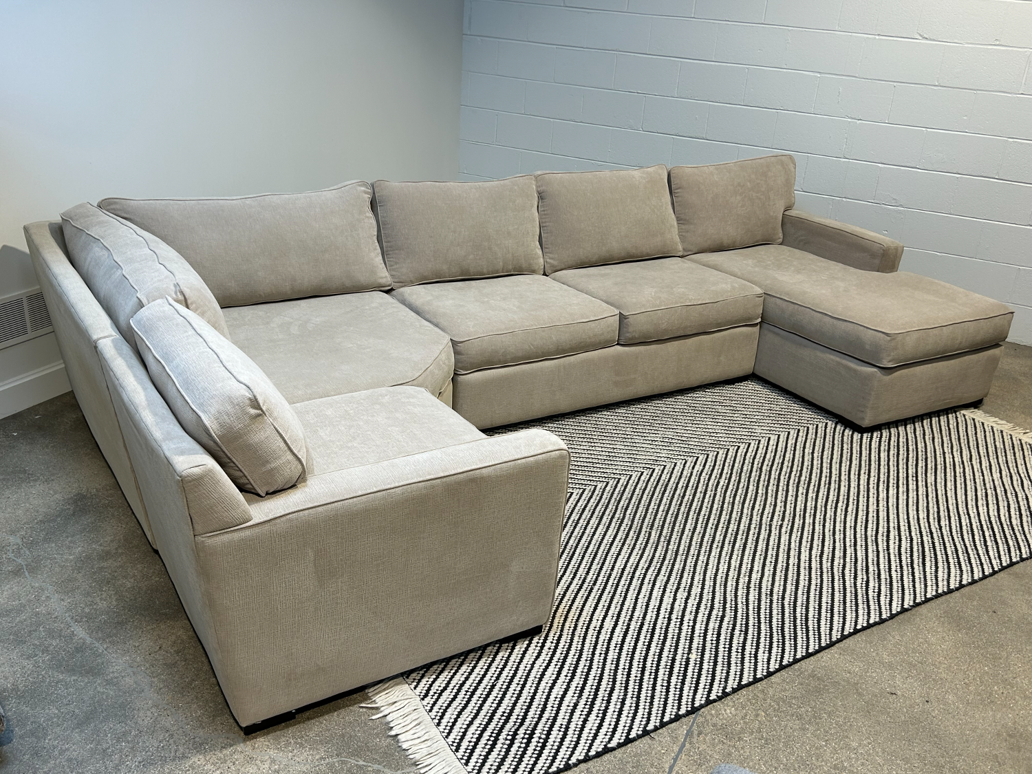 🛋️ Macy's Radley Sectional in Beige 🚛 Delivery Available Image #2 | Ivy Store