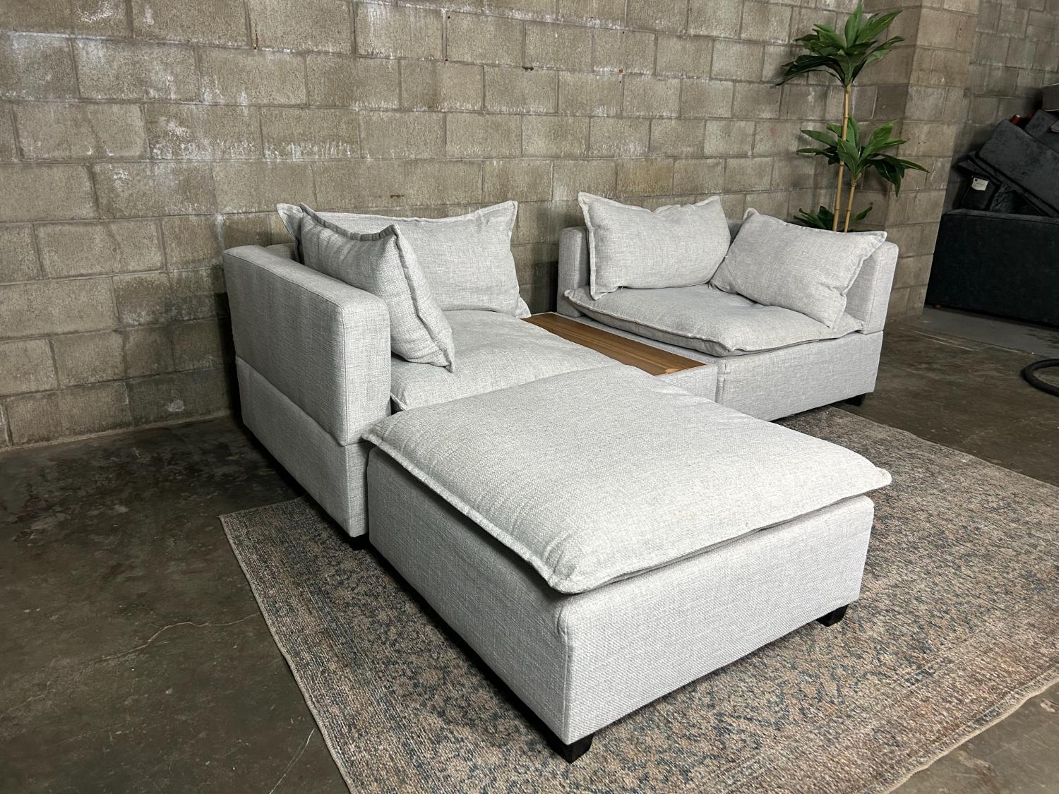 Beautiful Refurbished 🧼 Modular Sectional Couch - Delivery Available! Image #2 | Ivy Store