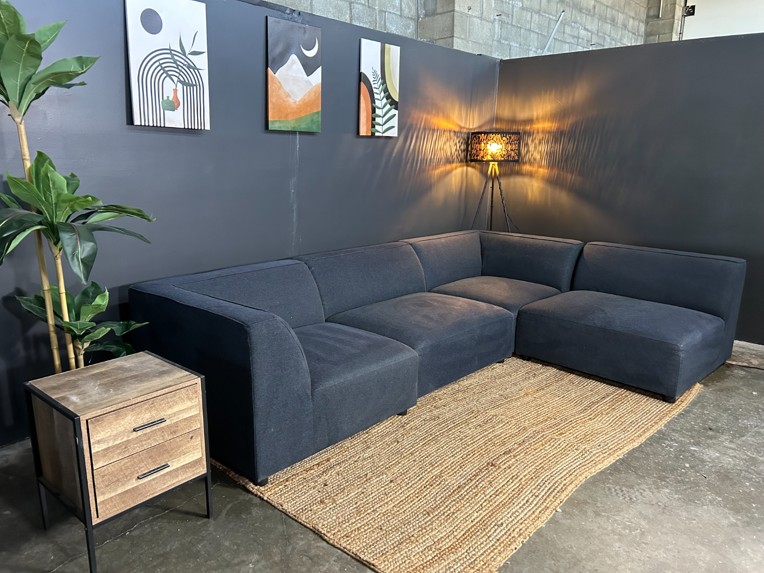 Gorgeous Like New 🧼 Modern Modular Sectional Couch - Delivery Available! Image #1 | Ivy Store