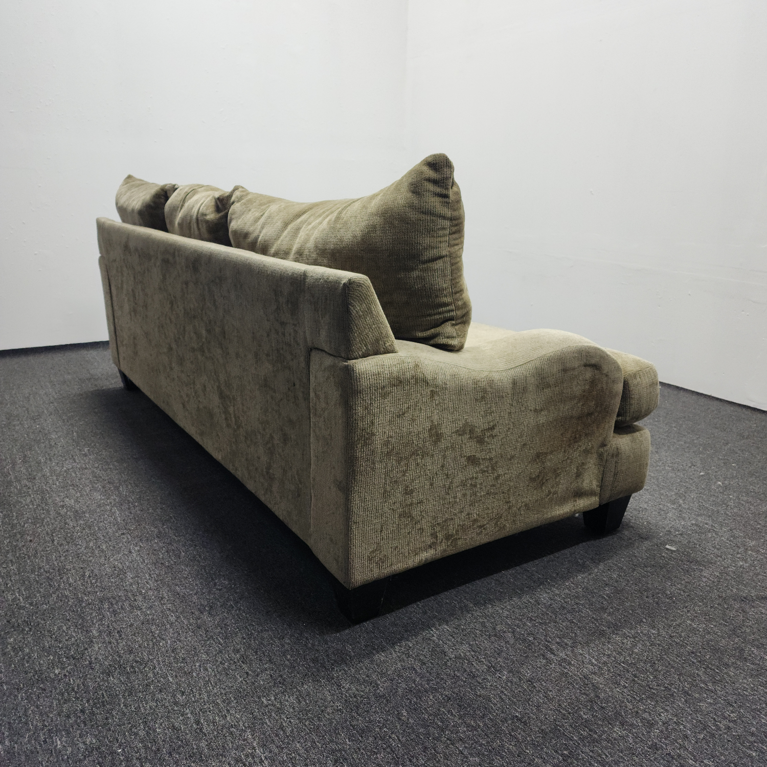Large Comfortable Clean Couch Sofa - Free Delivery! image | Ivy Store