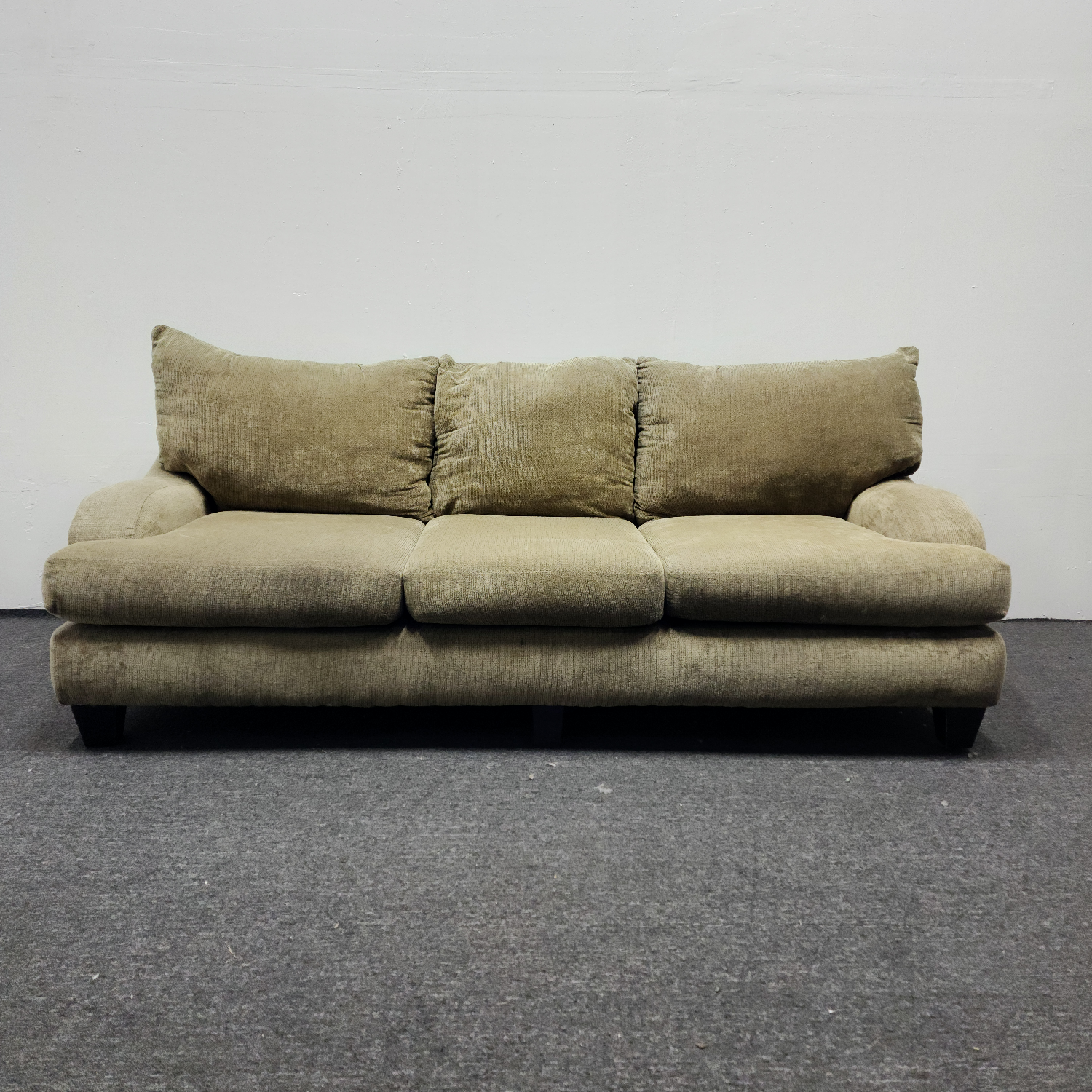 Large Comfortable Clean Couch Sofa - Free Delivery! image | Ivy Store