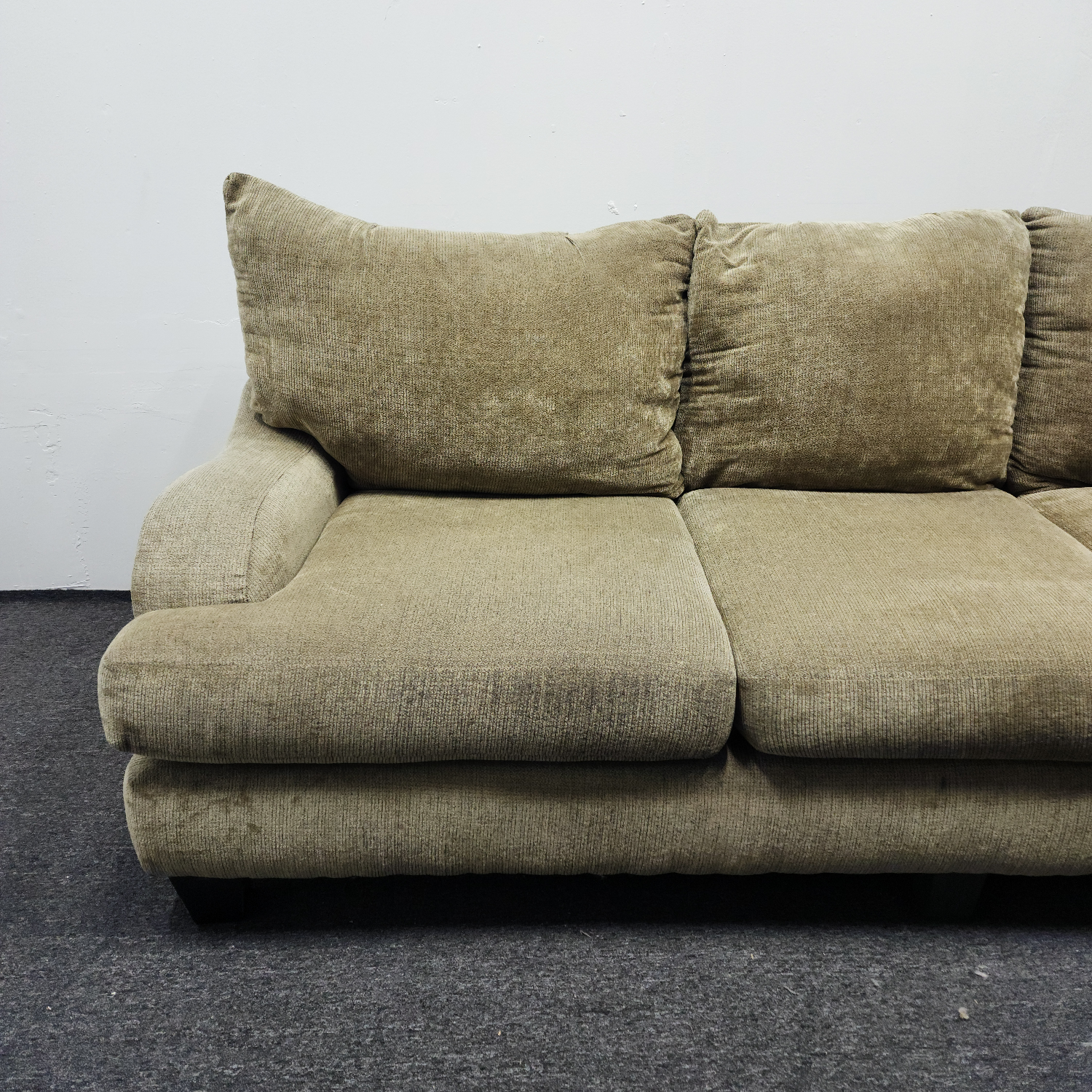 Large Comfortable Clean Couch Sofa - Free Delivery! image | Ivy Store