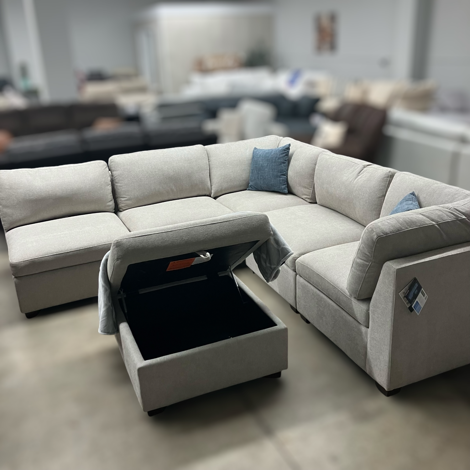 Thomasville Rockford 6PC Fabric Modular Sectional W/ 2 PWR Footrests 🚛DELIVERY AVAILABLE  Image #2 | Ivy Store