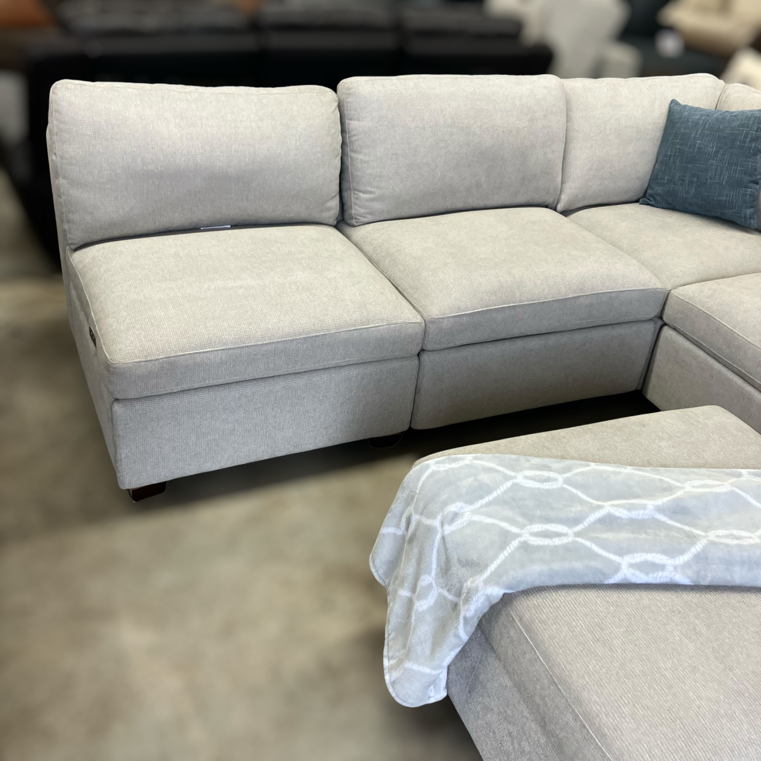 Thomasville Rockford 6PC Fabric Modular Sectional W/ 2 PWR Footrests 🚛DELIVERY AVAILABLE  image | Ivy Store
