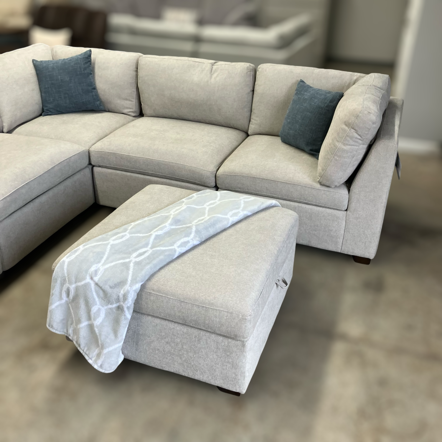 Thomasville Rockford 6PC Fabric Modular Sectional W/ 2 PWR Footrests 🚛DELIVERY AVAILABLE  image | Ivy Store
