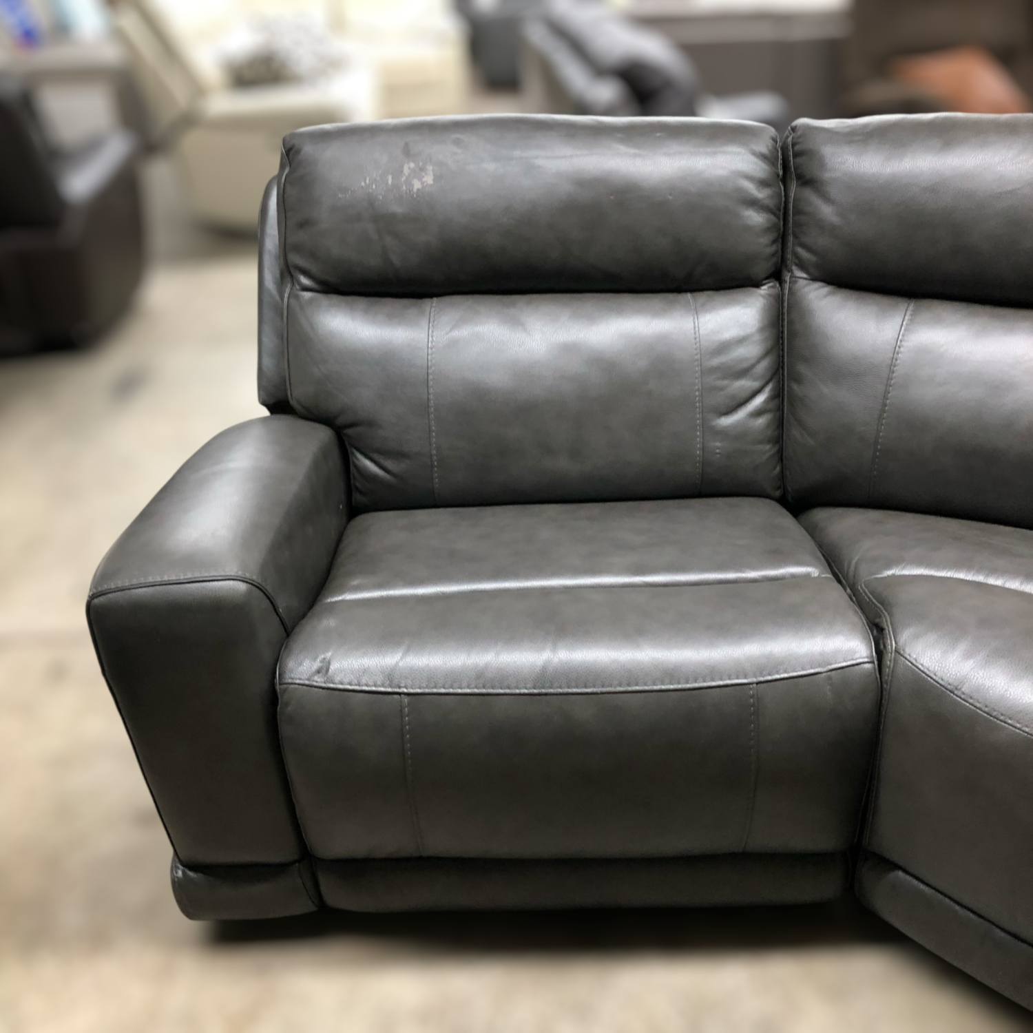 Lauretta 5 PC Leather PWR Reclining Sectional with PWR Headrests image | Ivy Store
