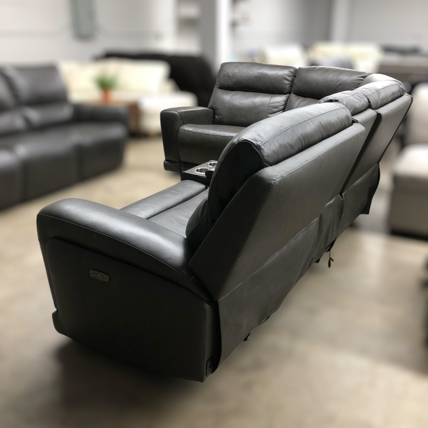Lauretta 5 PC Leather PWR Reclining Sectional with PWR Headrests image | Ivy Store