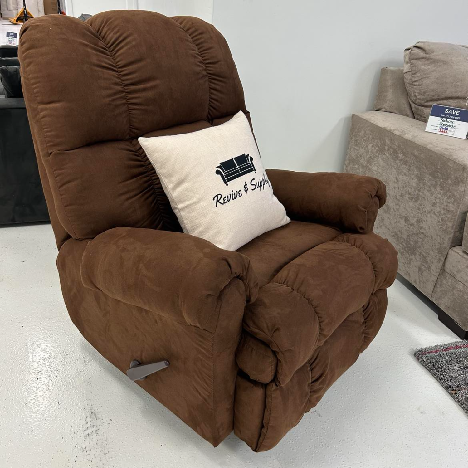 *NEW* Chocolate Brown Recliner – Made in the USA! 🛋️🚛 FREE Curbside Delivery Image #2 | Ivy Store