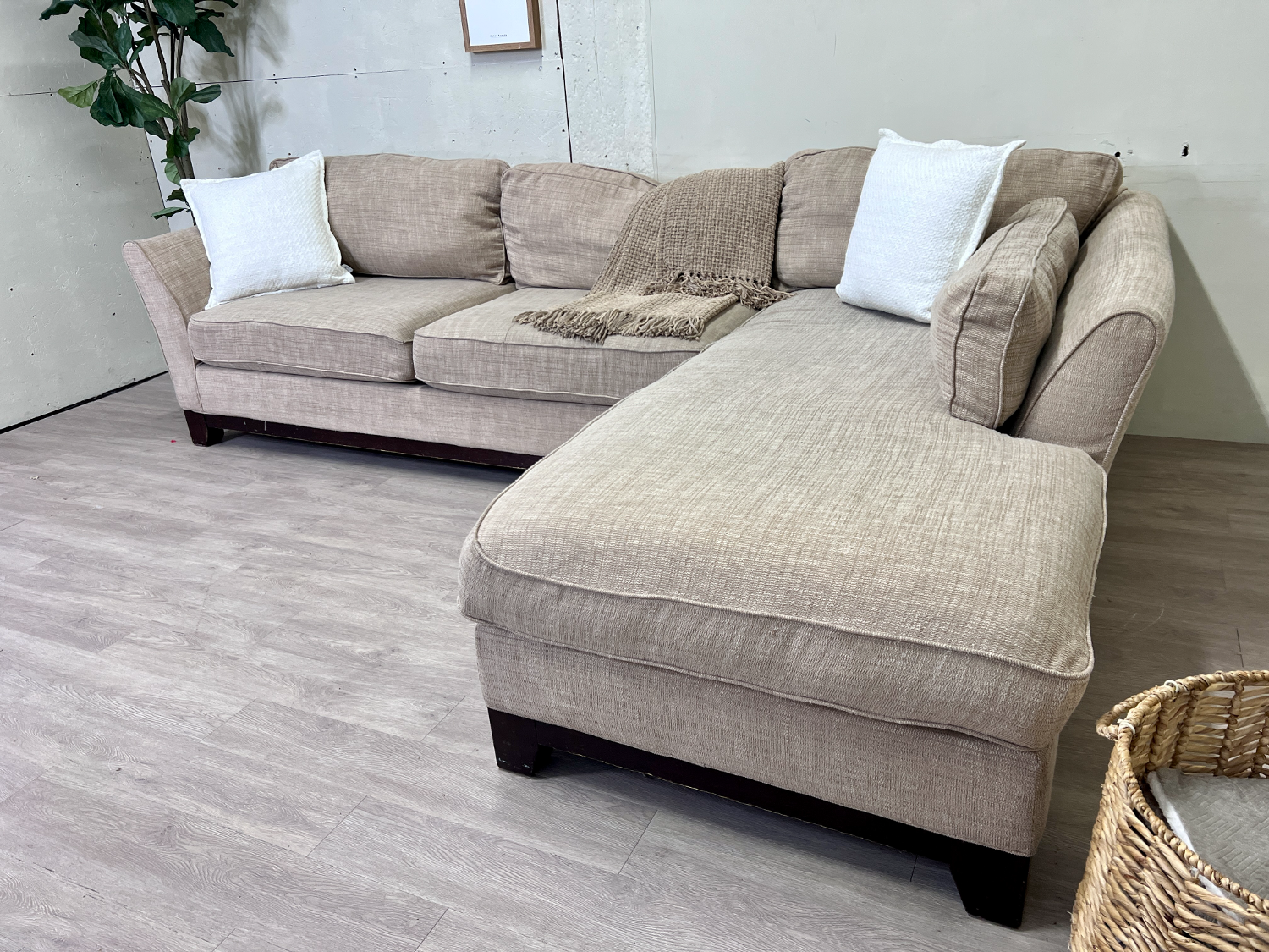 FREE DELIVERY! 🚚 - La-Z-Boy Cream MCM Sectional Couch with Chaise Image #2 | Ivy Store