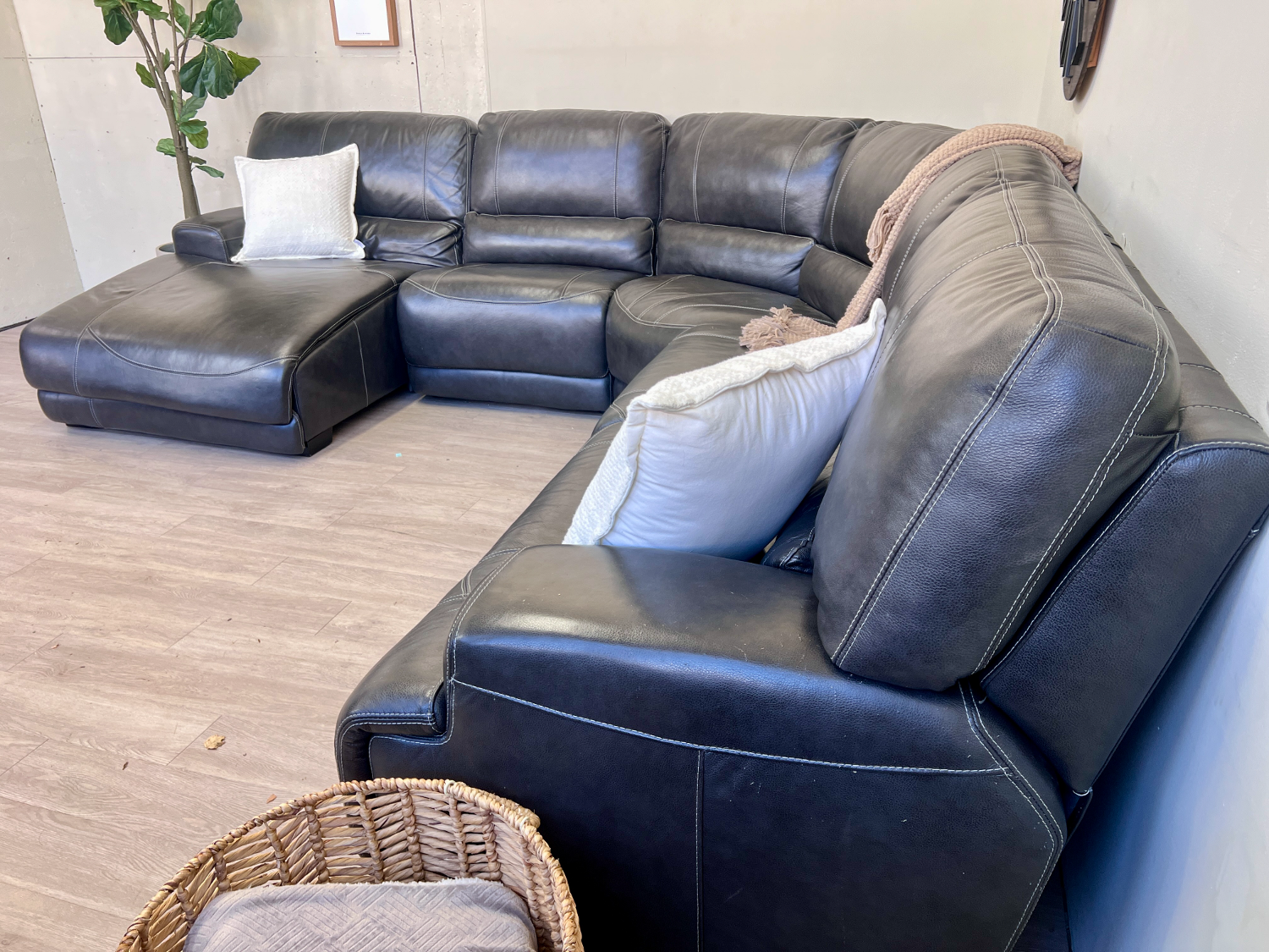 FREE DELIVERY! 🚚 - Macy’s Genuine Real Leather Charcoal Gray Tufted Modern Modular U Sectional Couch Image #2 | Ivy Store