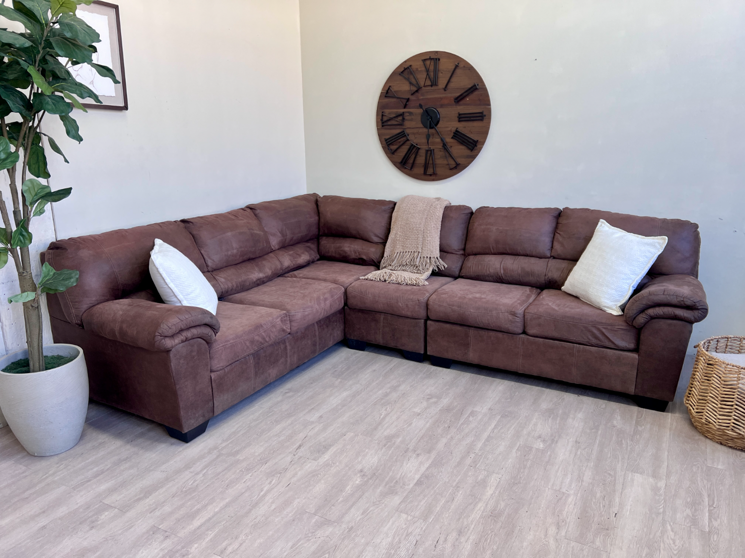 FREE DELIVERY! 🚚 - Brown Tufted Faux Leather Modern Sectional Couch Image #1 | Ivy Store