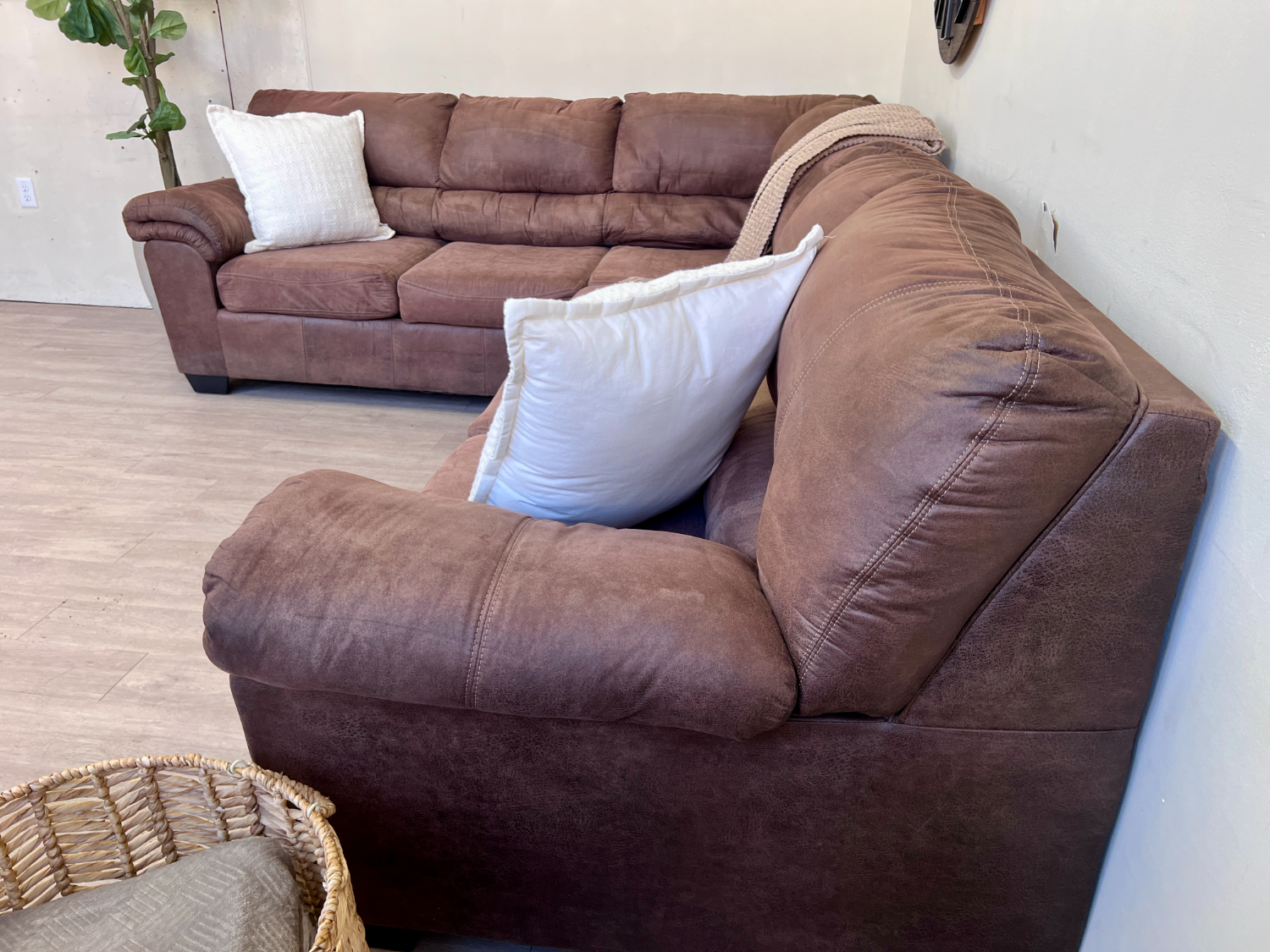 FREE DELIVERY! 🚚 - Brown Tufted Faux Leather Modern Sectional Couch Image #2 | Ivy Store