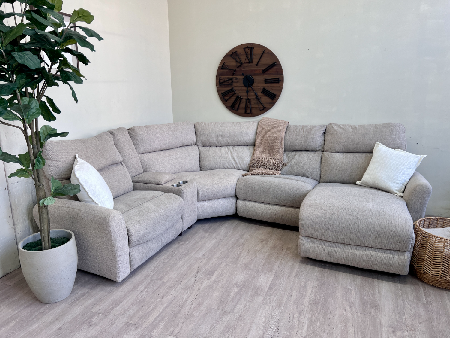 FREE DELIVERY! 🚚 - Bob’s Furniture Cream Modern Tufted Reclining Modular U Sectional Couch with Chaise Image #2 | Ivy Store