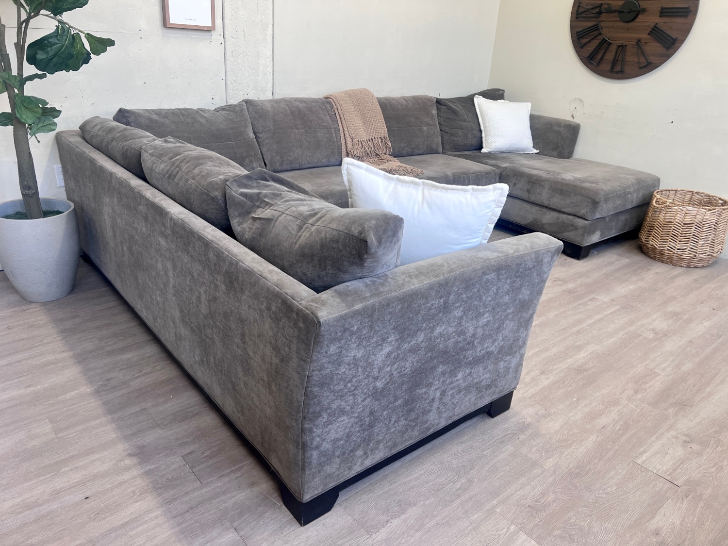 WE DELIVER! 🚚 - Macy’s Gray Modern Tufted U Sectional Couch with Chaise Image #2 | Ivy Store