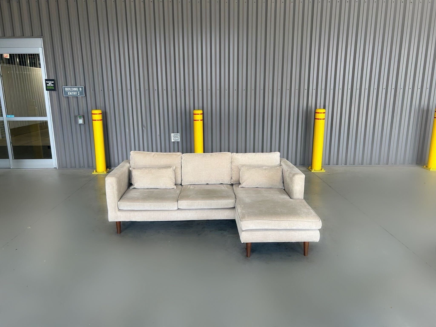 ( Free Delivery ) All Modern Cream White Sectional Couch Image #1 | Ivy Store