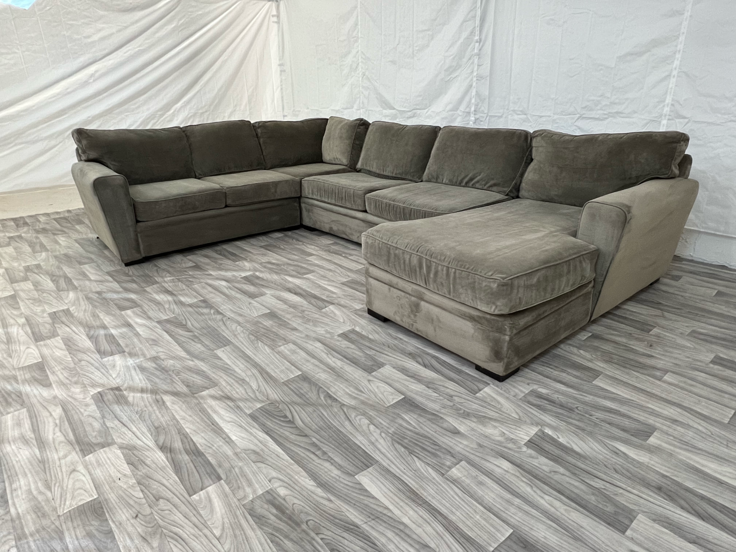 ( Free Delivery ) Raymour & Flanigan Artemis Large Gray Sectional Couch Image #1 | Ivy Store