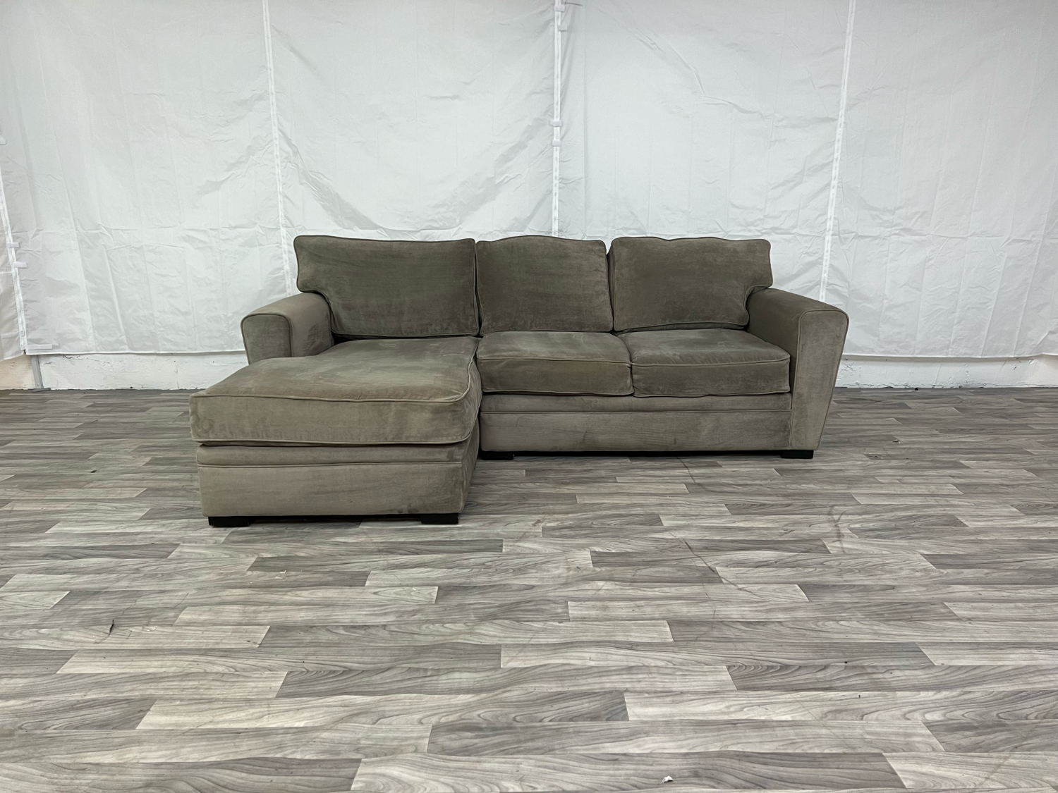 ( Free Delivery ) Raymour & Flanigan Artemis Gray Sectional Couch Image #1 | Ivy Store