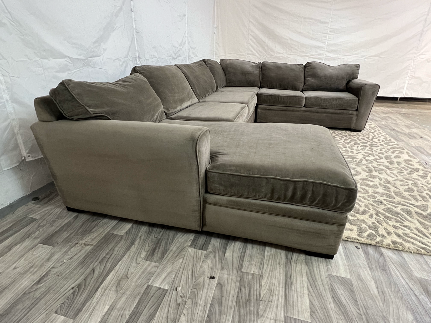 ( Delivery Available ) Raymour and Flanigan Artemis Large Gray Sectional Couch image | Ivy Store