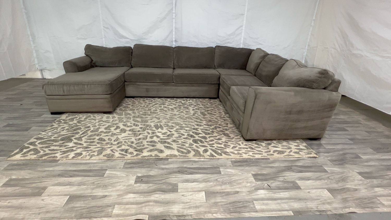 ( Delivery Available ) Raymour and Flanigan Artemis Large Gray Sectional Couch image | Ivy Store