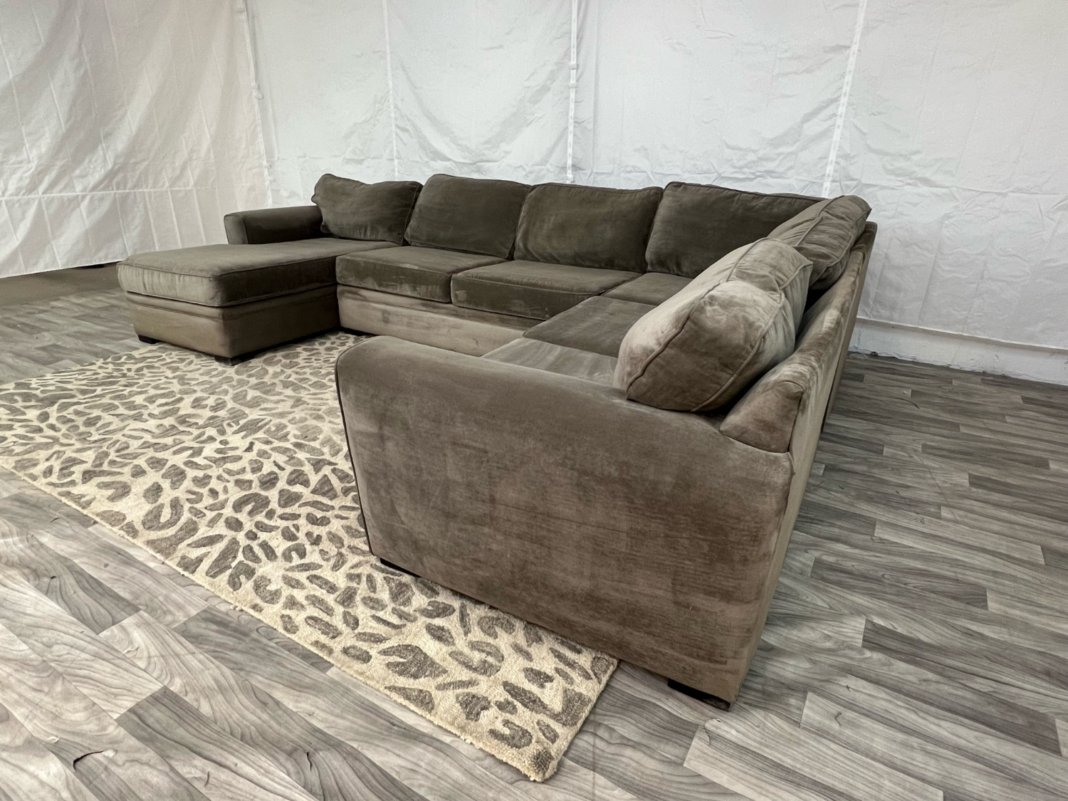 ( Delivery Available ) Raymour and Flanigan Artemis Large Gray Sectional Couch image | Ivy Store