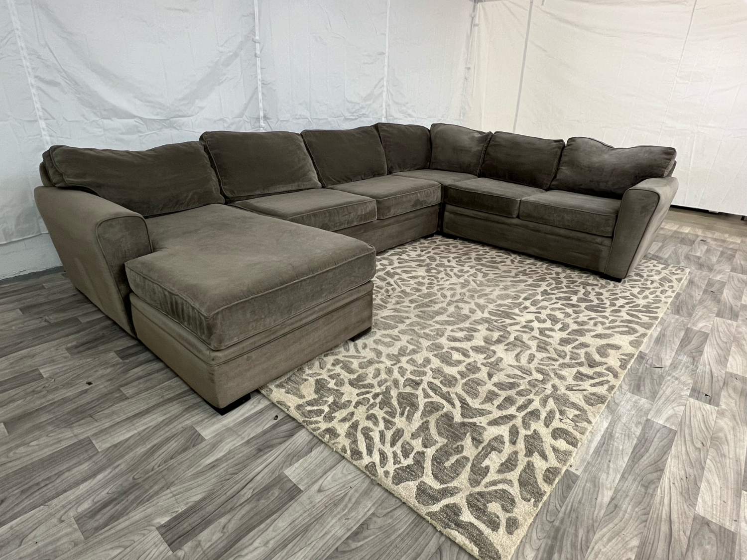 ( Delivery Available ) Raymour and Flanigan Artemis Large Gray Sectional Couch image | Ivy Store