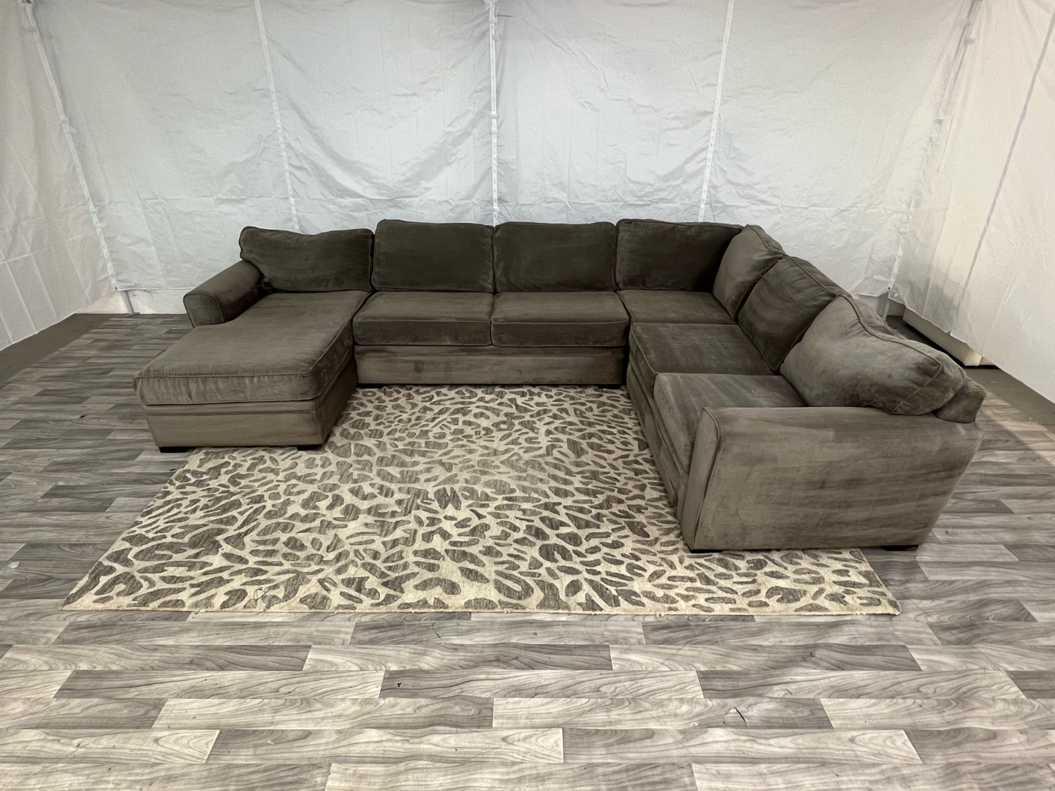 ( Delivery Available ) Raymour and Flanigan Artemis Large Gray Sectional Couch image | Ivy Store