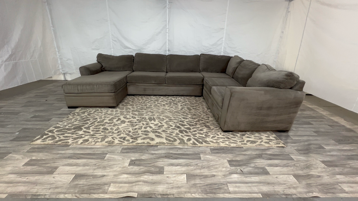 ( Delivery Available ) Raymour and Flanigan Artemis Large Gray Sectional Couch image | Ivy Store