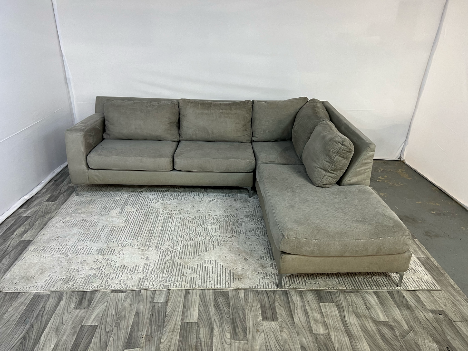 ( Delivery Available ) Raymour & Flanigan Large Gray Sectional Couch Image #2 | Ivy Store