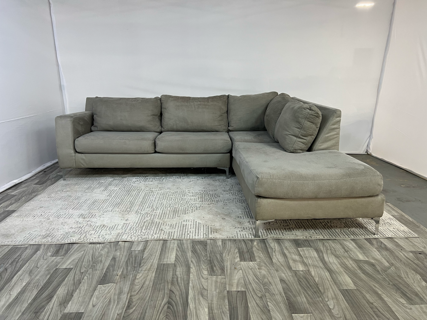 ( Delivery Available ) Raymour & Flanigan Large Gray Sectional Couch Image #1 | Ivy Store