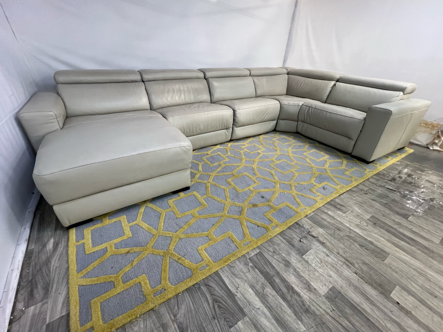 ( Delivery Available ) Macys Leather Light Gray Sectional Couch Recliner image | Ivy Store