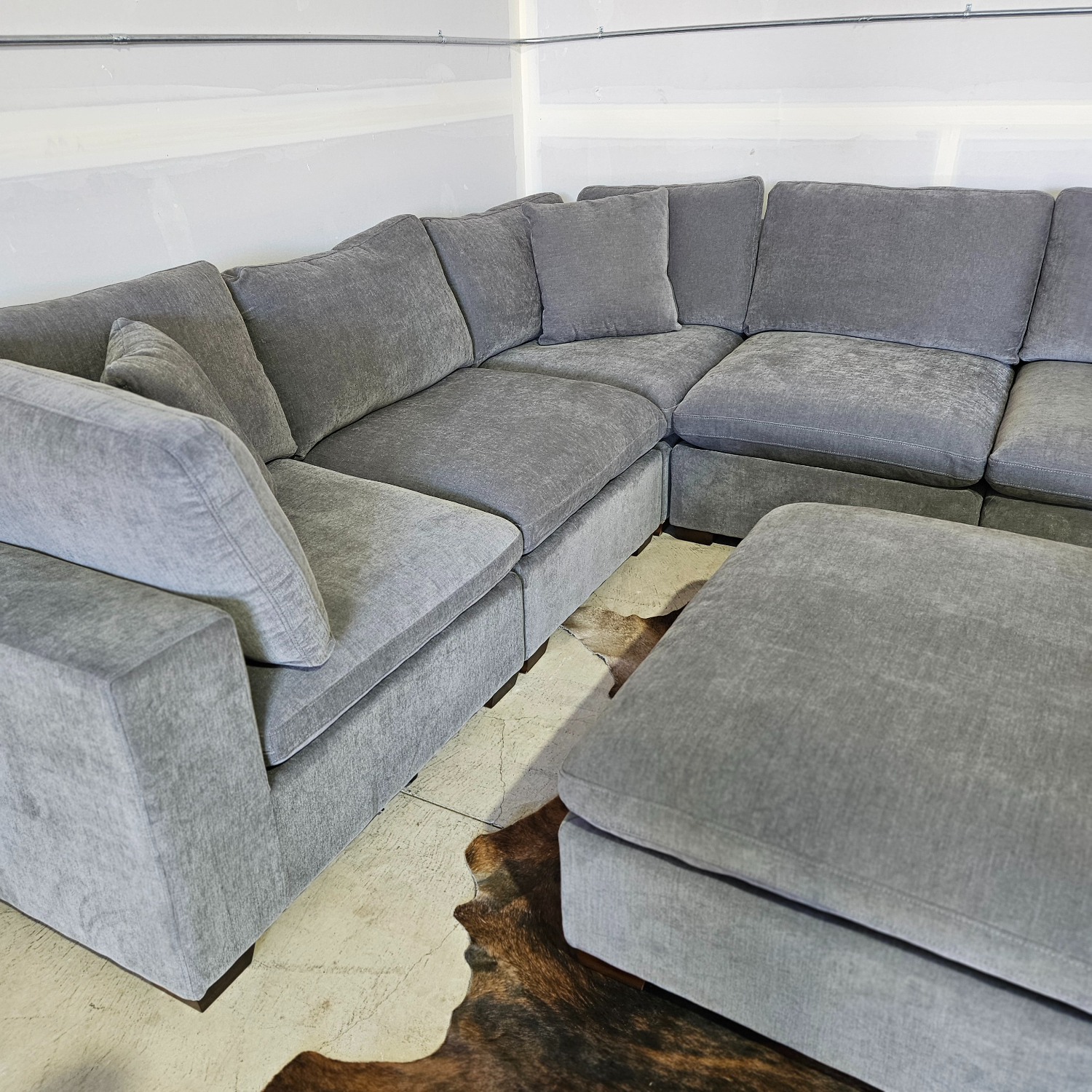 Thomasville Lowell 6-piece Fabric Modular Sectional - Free Local Delivery 🚚 image | Ivy Store