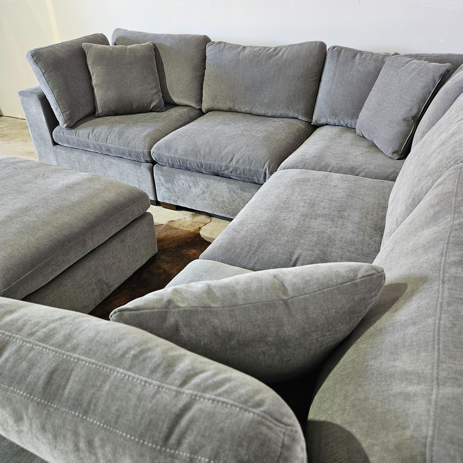 Thomasville Lowell 6-piece Fabric Modular Sectional - Free Local Delivery 🚚 image | Ivy Store