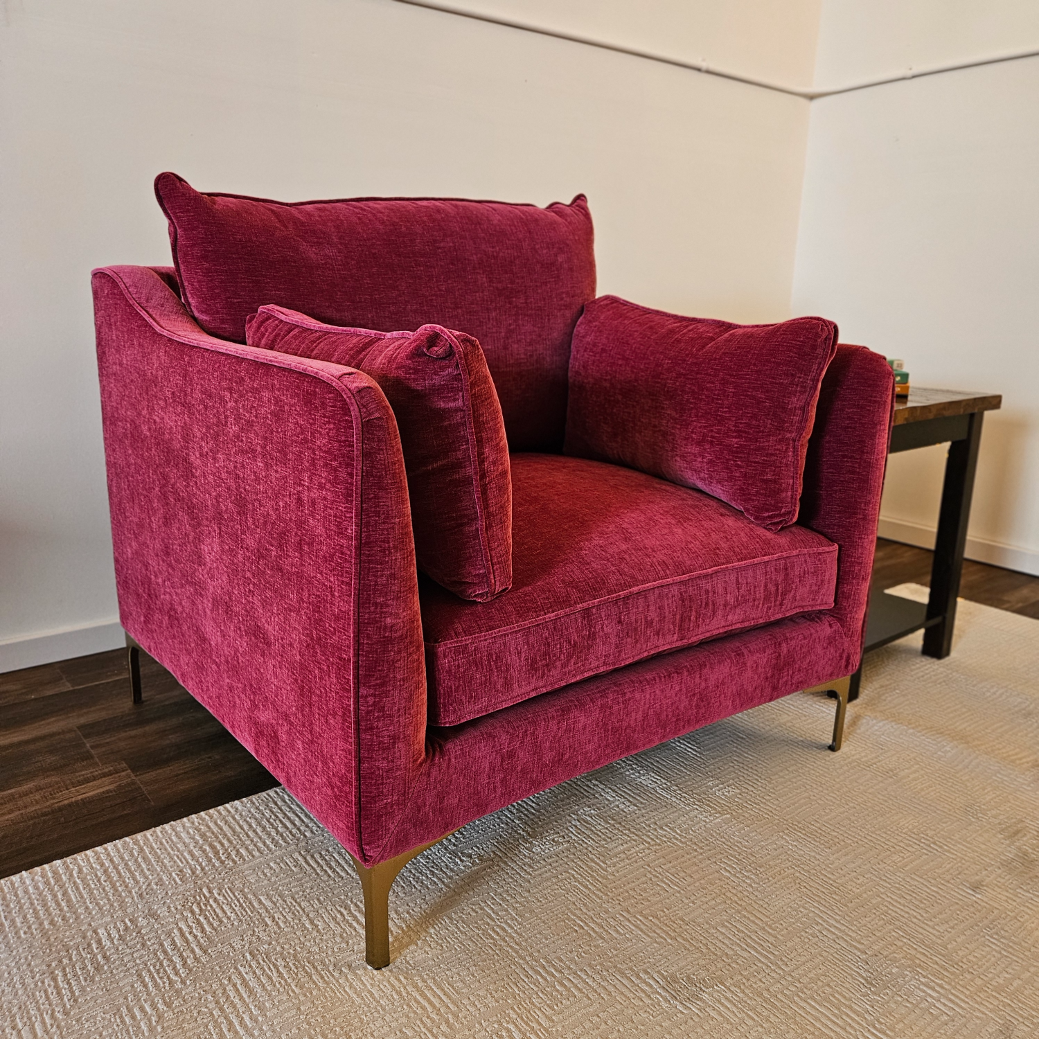 Livingroom Accent Chair Interior Define - Free Delivery Image #1 | Ivy Store