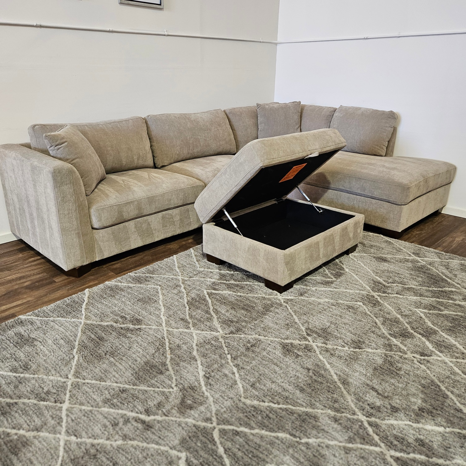 Sectional couch with ottoman - Delivery Available Image #2 | Ivy Store