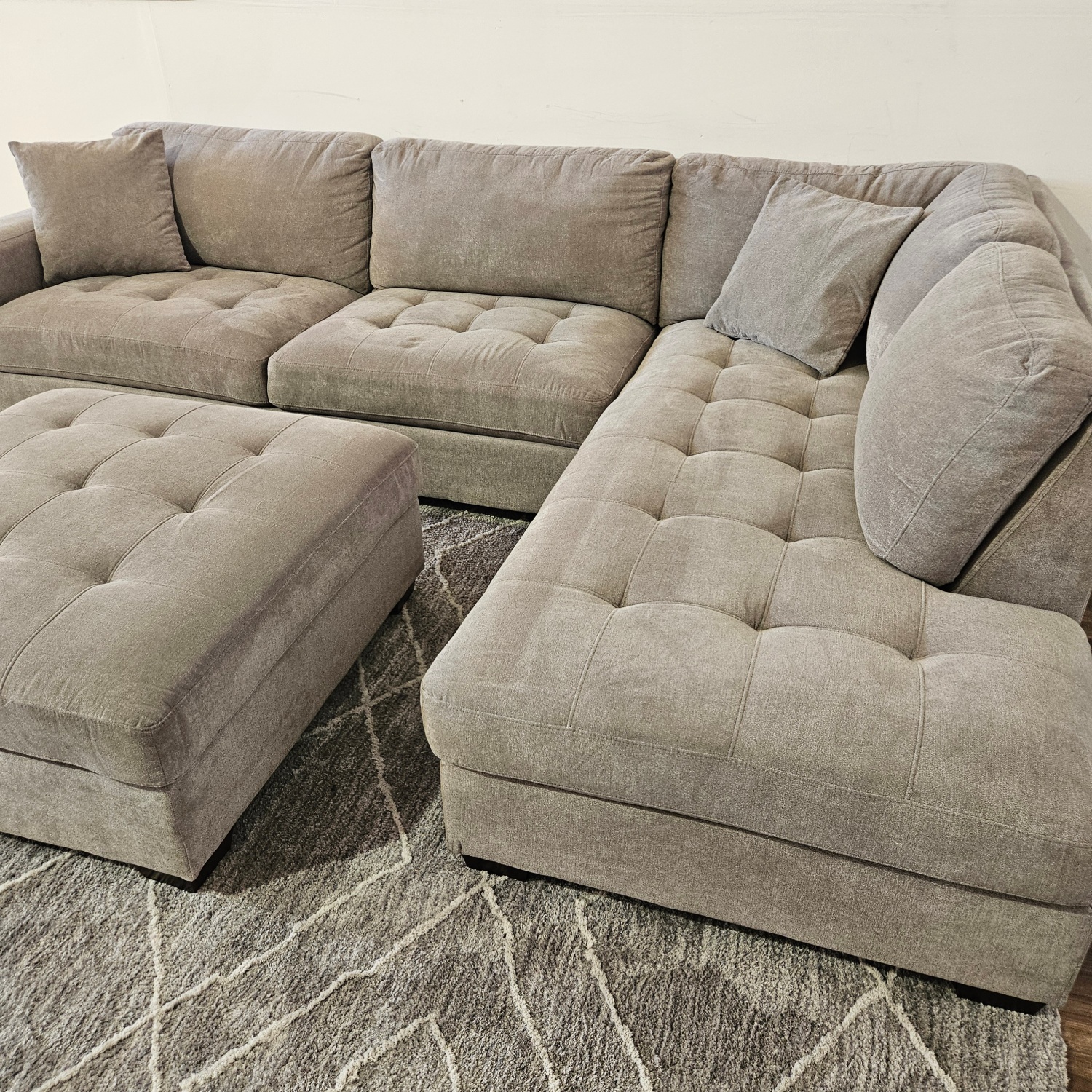 Thomasville Sectional Couch - FREE DELIVERY Image #2 | Ivy Store