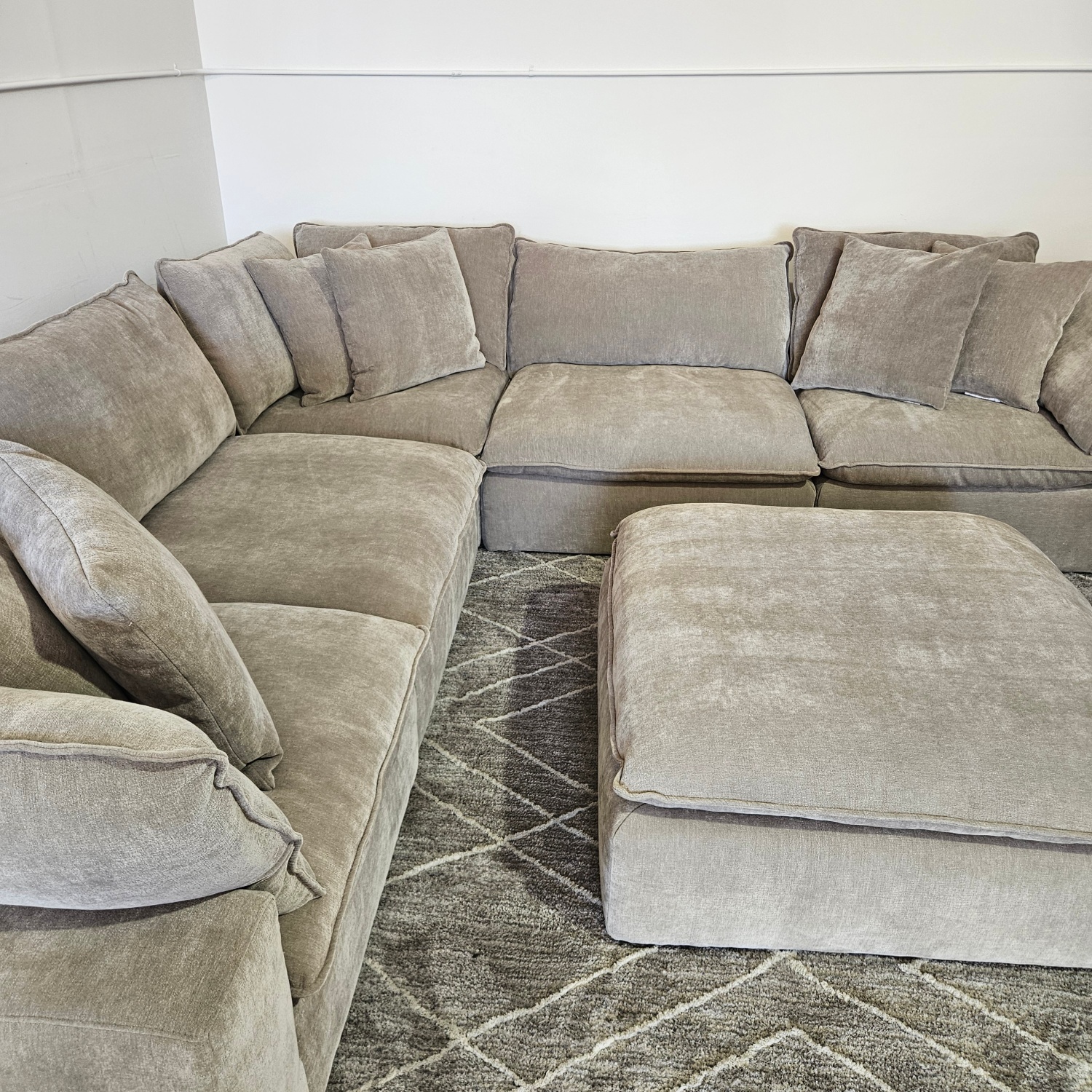 New Sereen Cloud Sectional - FREE DELIVERY image | Ivy Store
