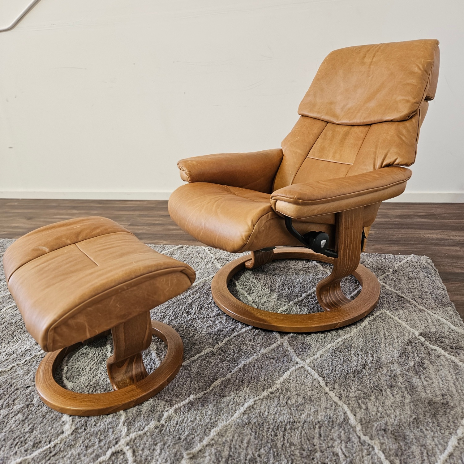 Ekornes Stressless Medium - Leather - Free Delivery Image #2 | Ivy Store