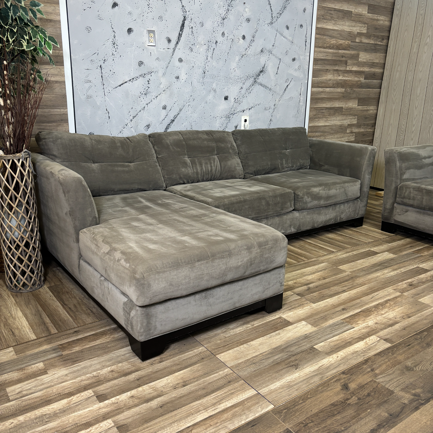 I Deliver - Grey 2-Piece Sectional & Loveseat Couch (retails for $2,500) Image #2 | Ivy Store