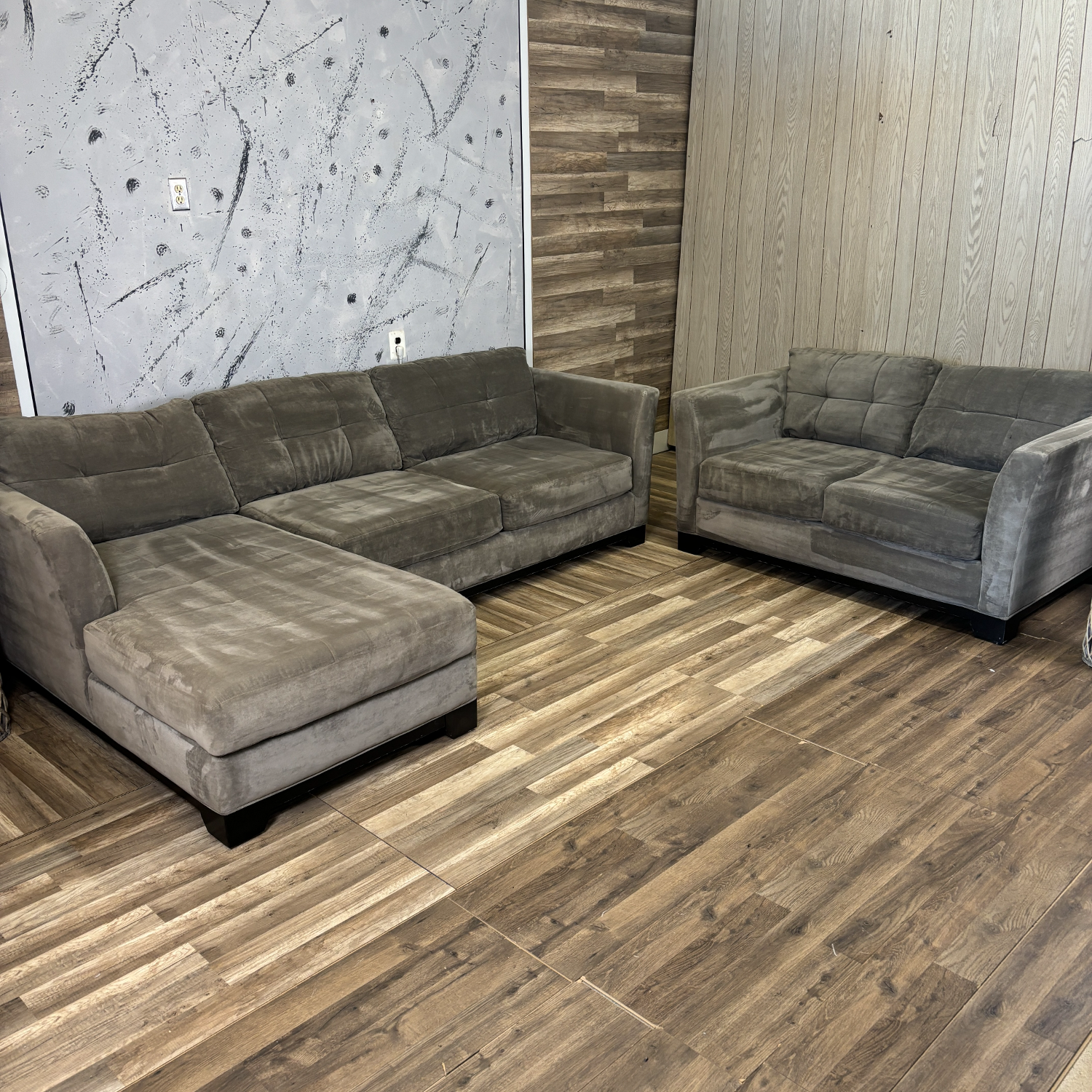 I Deliver - Grey 2-Piece Sectional & Loveseat Couch (retails for $2,500) Image #1 | Ivy Store