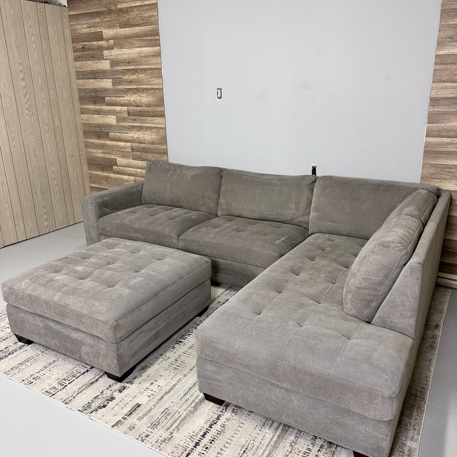 Free Delivery - Grey Sectional Couch With Ottoman image | Ivy Store