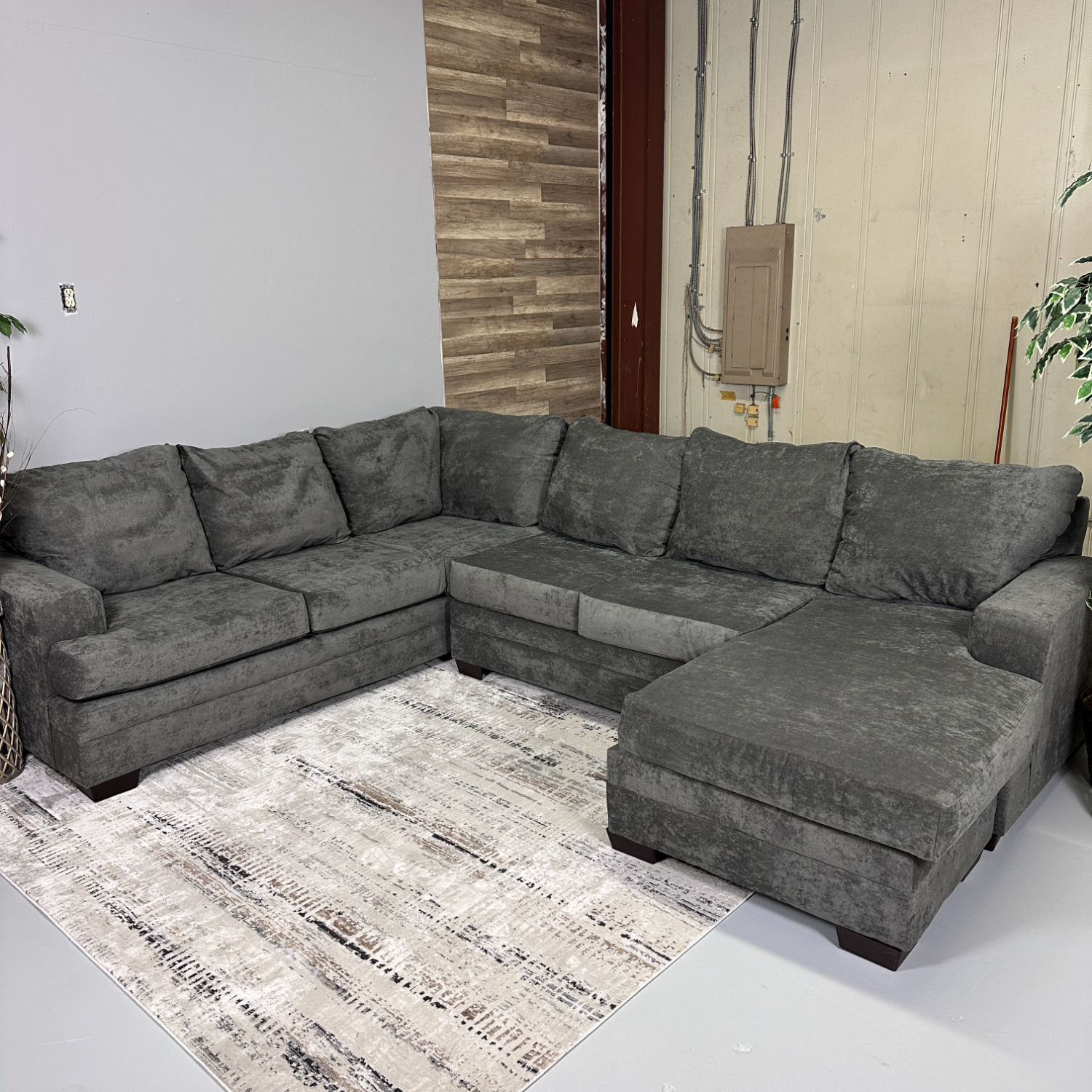 I Deliver - Grey U-Shape Reversible Sectional Couch Image #1 | Ivy Store