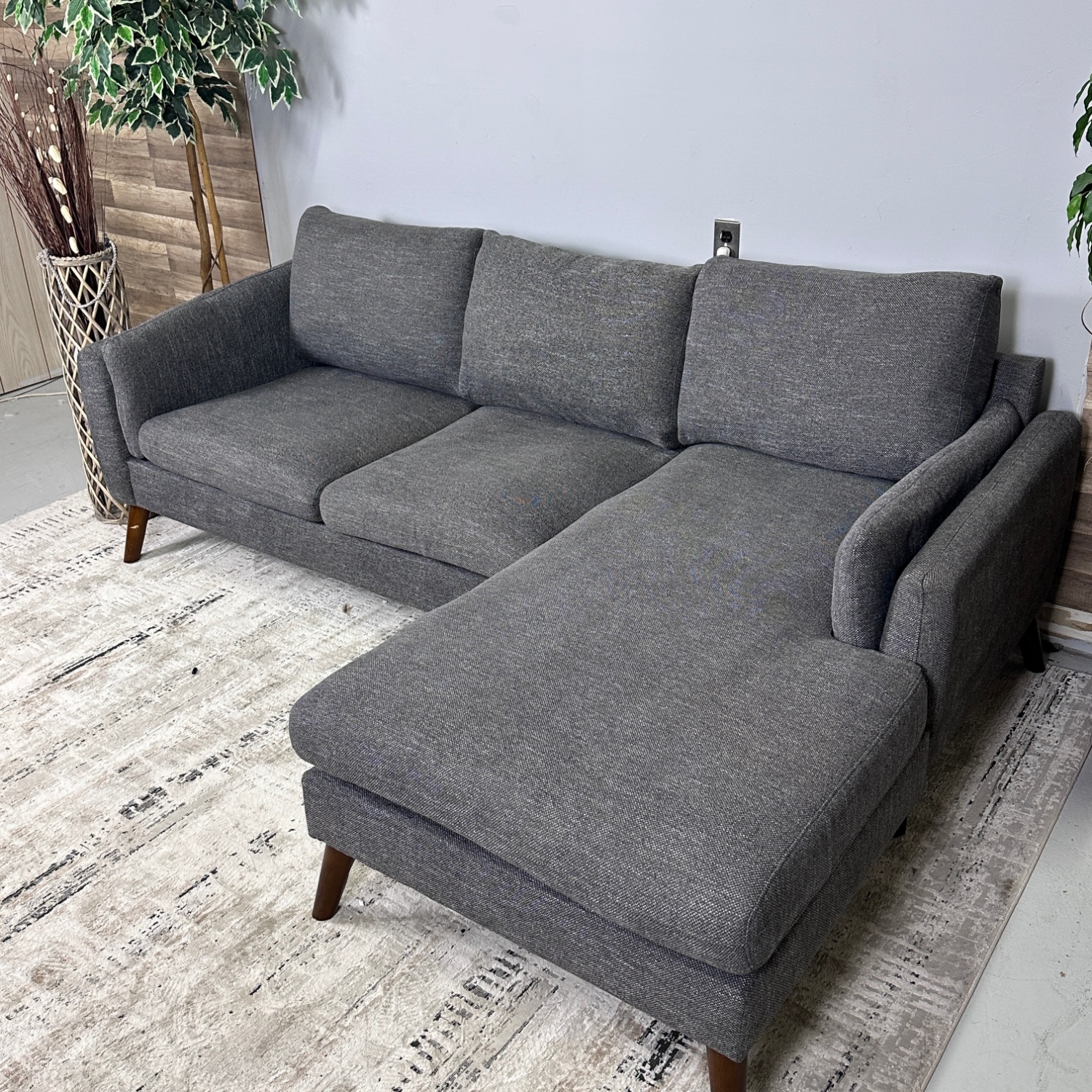 93x61" Modern Grey Sectional Image #2 | Ivy Store