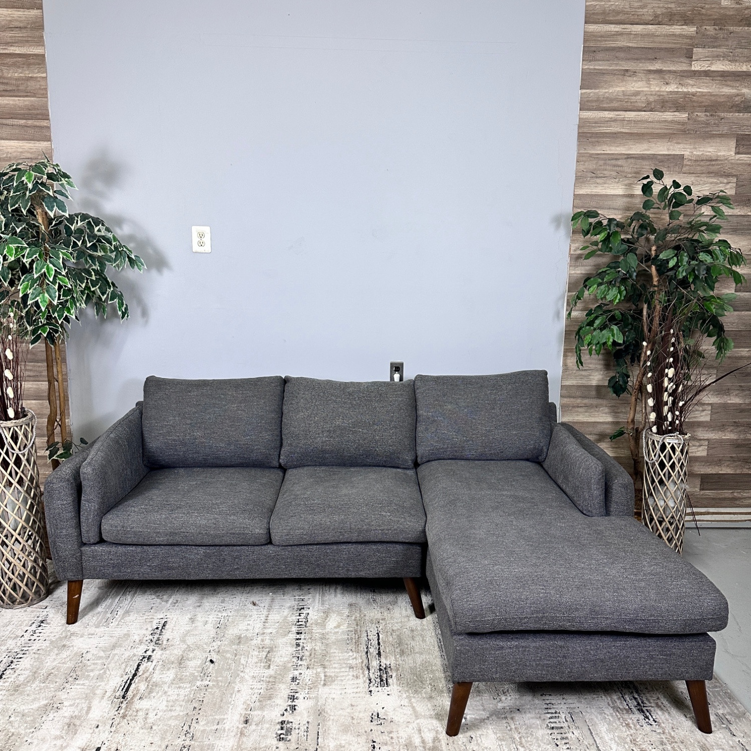 93x61" Modern Grey Sectional Image #1 | Ivy Store