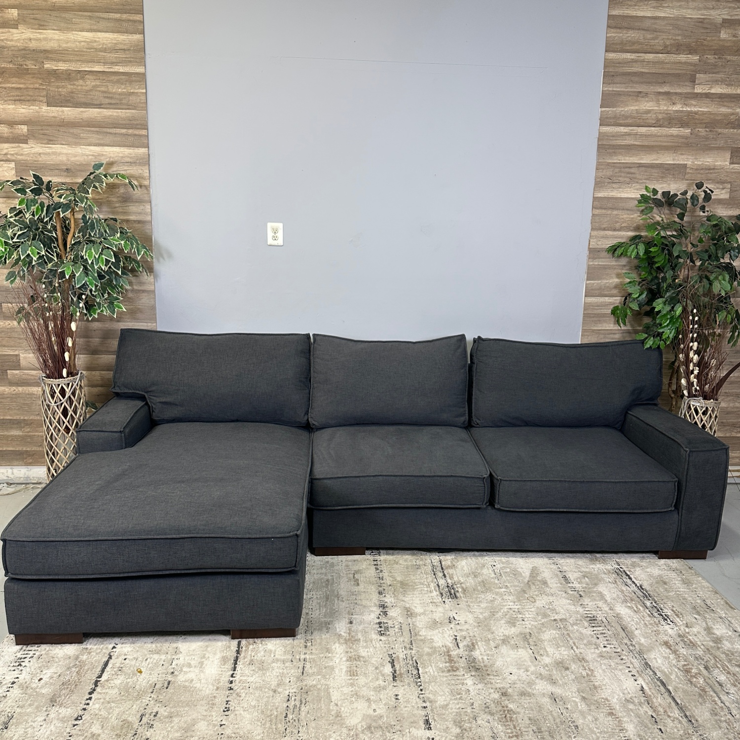 125"x65" Grey Sectional With Oversized Chaise Image #1 | Ivy Store