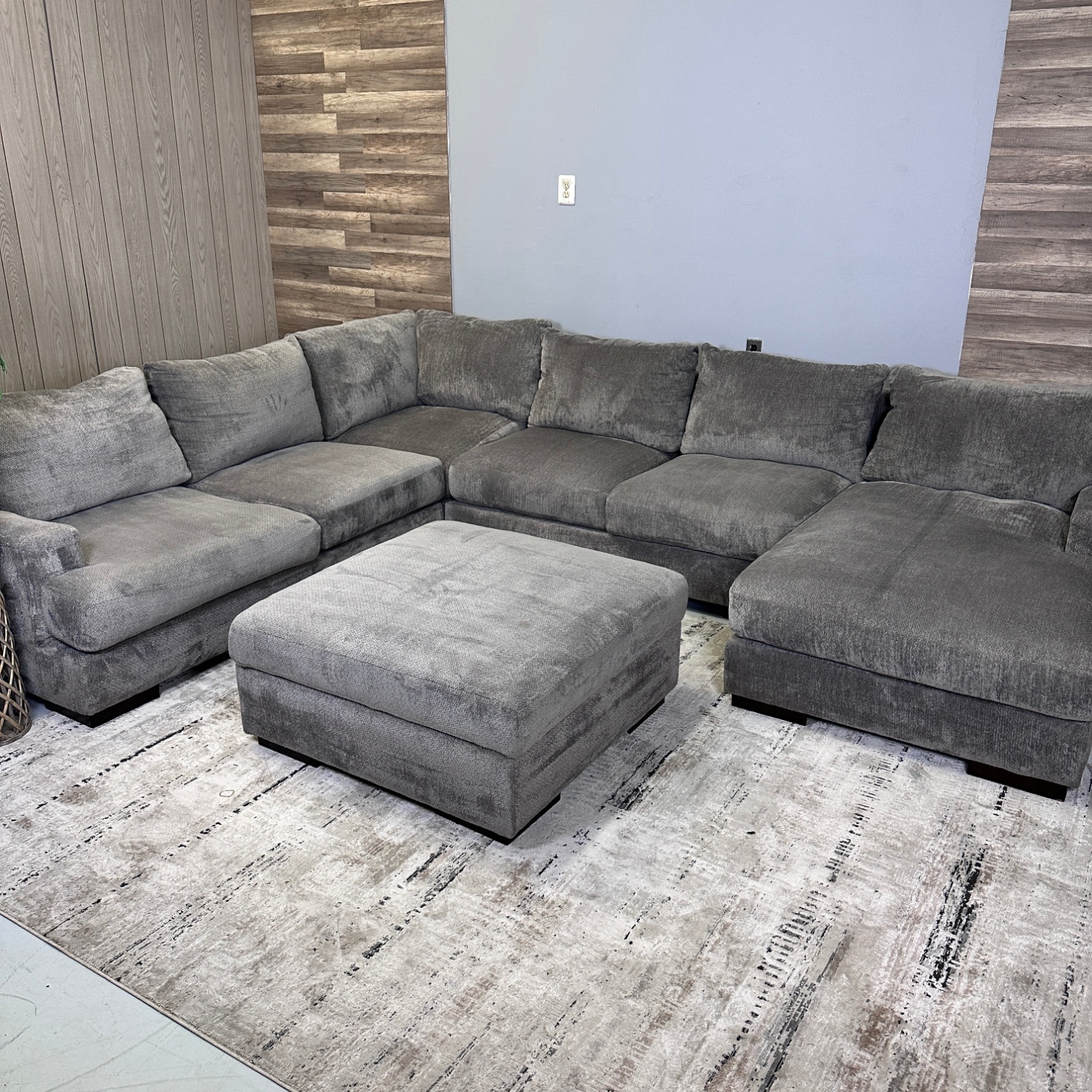 Grey U Shape Sectional With Storage Ottoman - Delivery Available Image #2 | Ivy Store