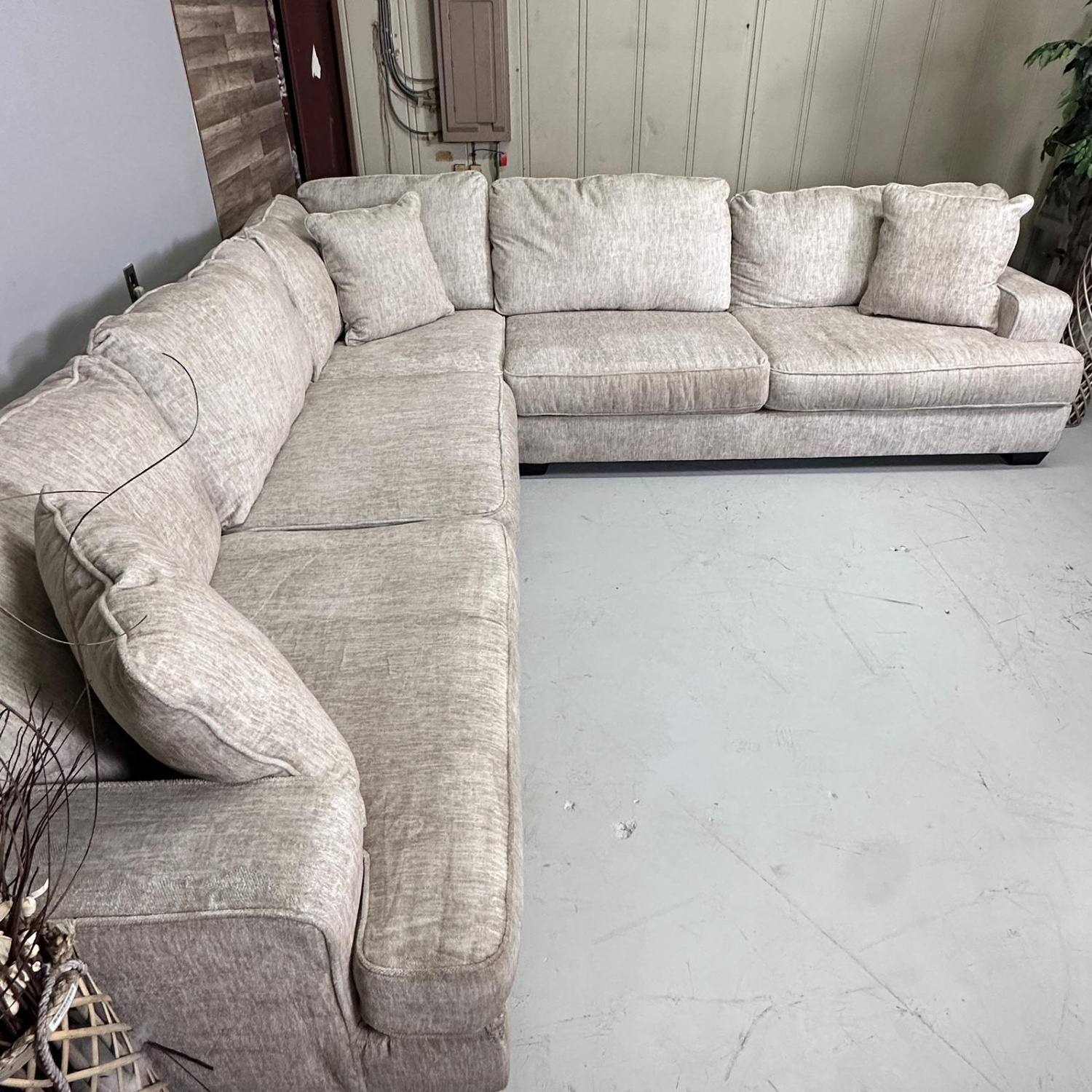 Ashley Rawcliffe 3-Piece Sectional - Delivery Available Image #2 | Ivy Store